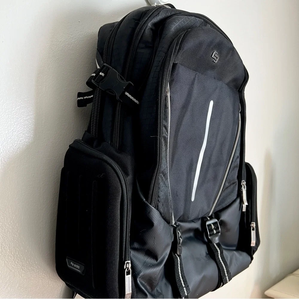 Solo New York Rival 17.3 Laptop Backpack Black Travel Work Hardshell ACV700